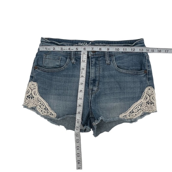 Mossimo Denim High Rise Lace Cut Off Jean Shorts Size 6 (28) Women’s - Picture 4 of 4